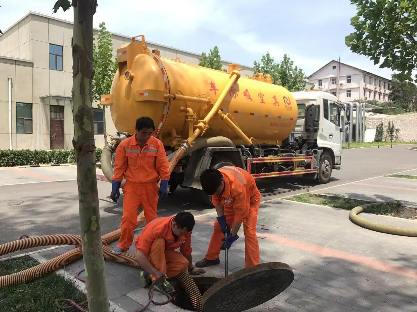 镇安化粪池清理与5-8吨吸粪车施工效率分析